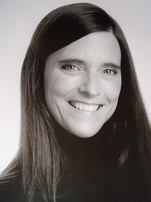 Deedee Merry headshot
